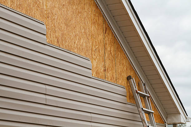 Professional Vinyl Siding technician working in Lewisburg, PA